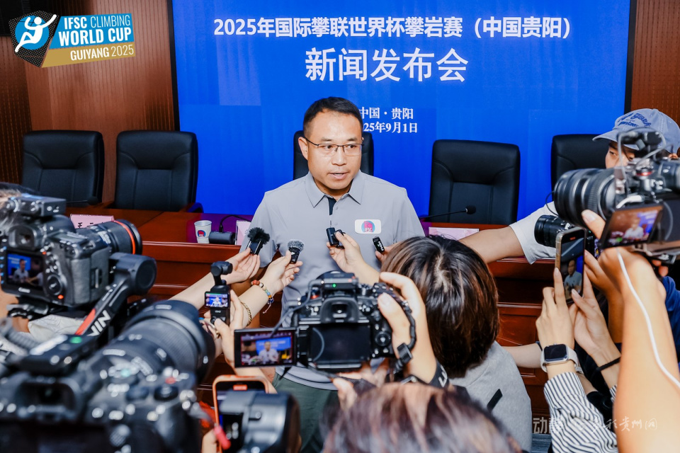 张少琴等多, 贵州紧紧围