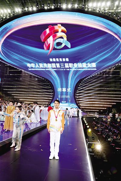 属于他们团, 目金牌获得